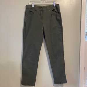 Chico’s army green straight leg pants zip pocket 1